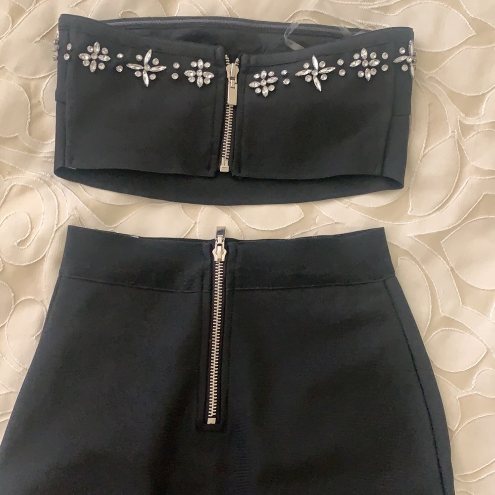Revolve Superdown set - Picture 3 of 4